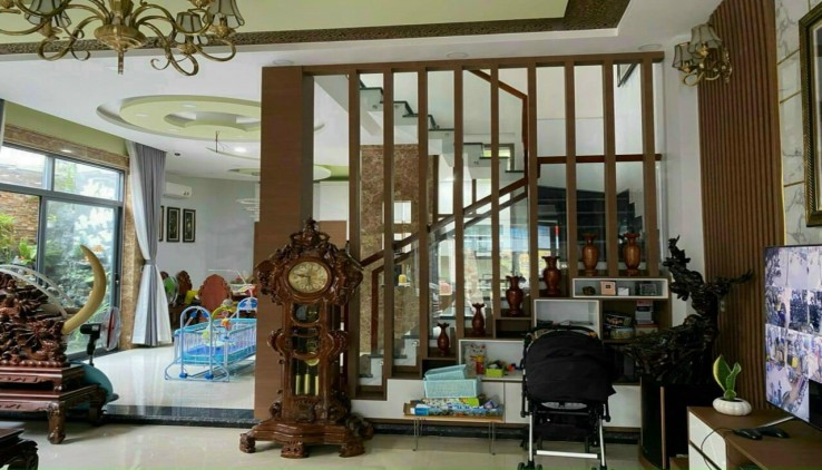 Nhà đẹp long lanh, xây dựng nhiều tâm huyết  Nhà riêng 93 Hoàng Văn Thái chính chủ cần bán -Sổ đỏ CC